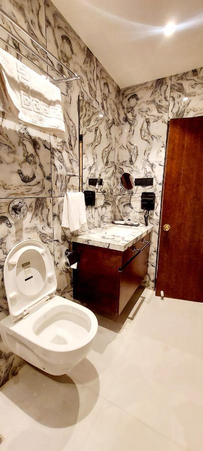 Hotel Madhuban Szilvassza Kültér fotó